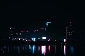 18678