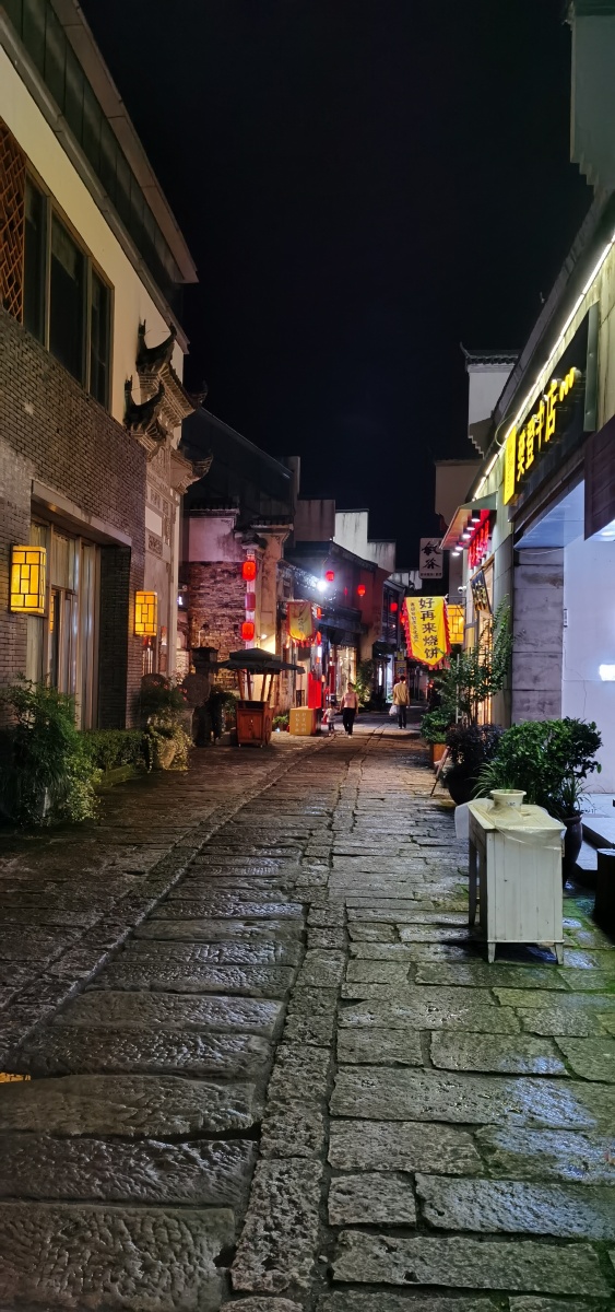 雨后徽州黎阳老街韵味十足只是最后一张老大桥夜景在次日便毁于洪水也