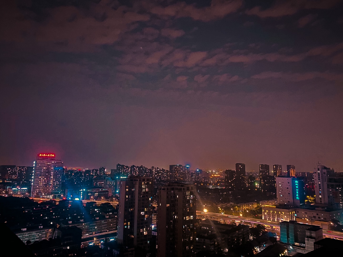 凌晨两点半的杭州城