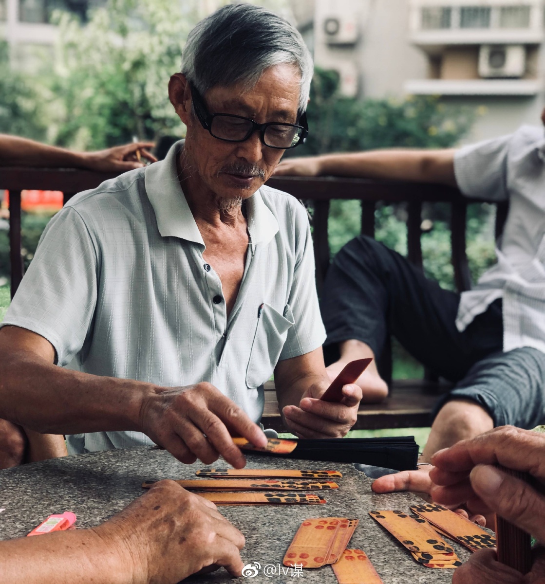 打牌的大爷
