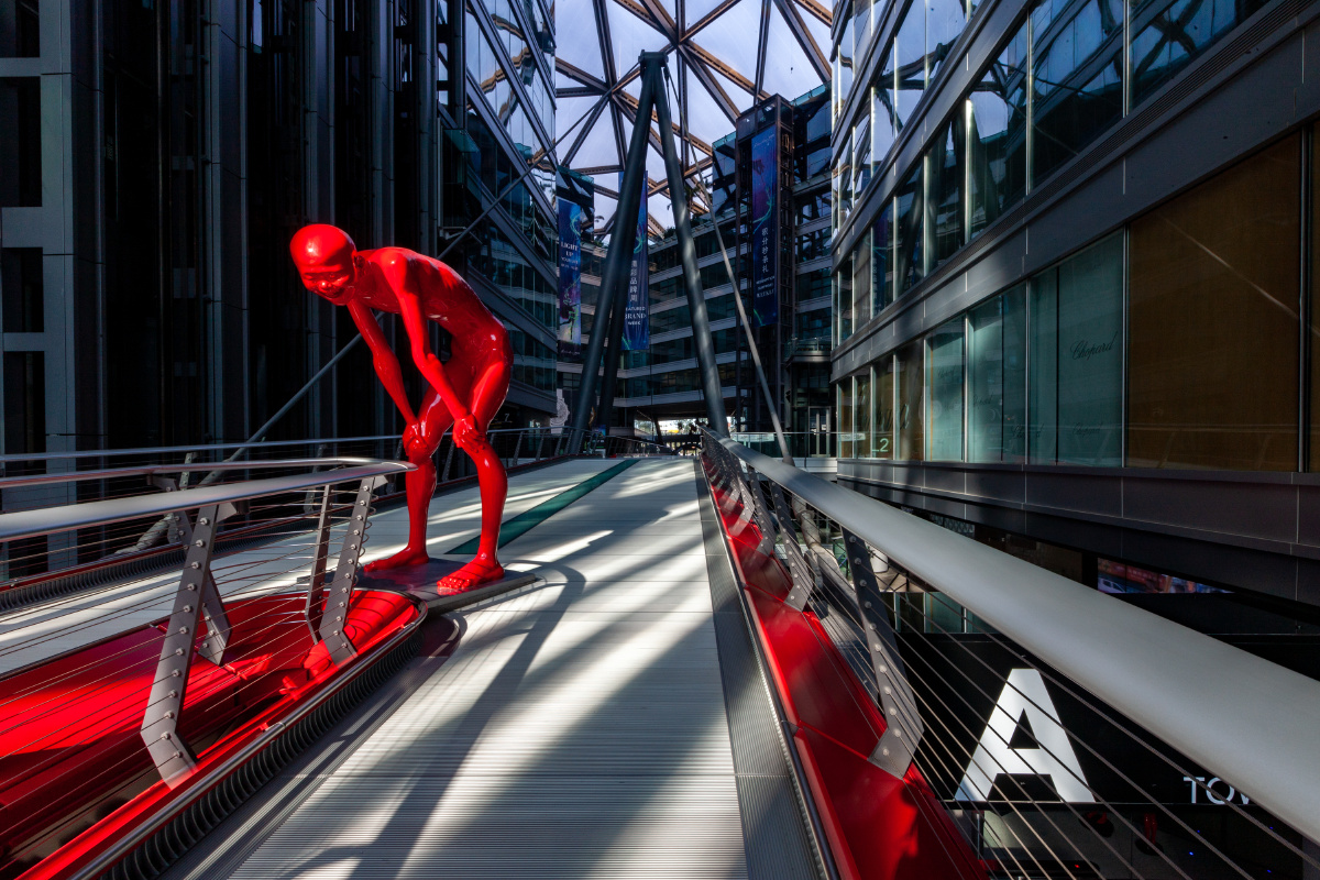 【侨福芳草地大厦】一座新颖别致,现代感很强的综合商厦.