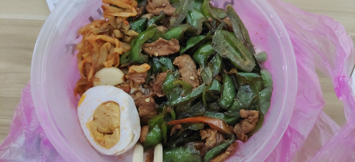 外卖快餐辣椒炒肉农家小炒肉现在人生活节奏越来越快早餐匆匆忙忙中餐