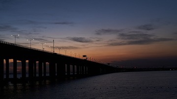 115831