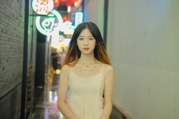 408823