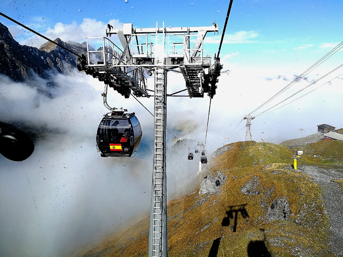 缆车上山