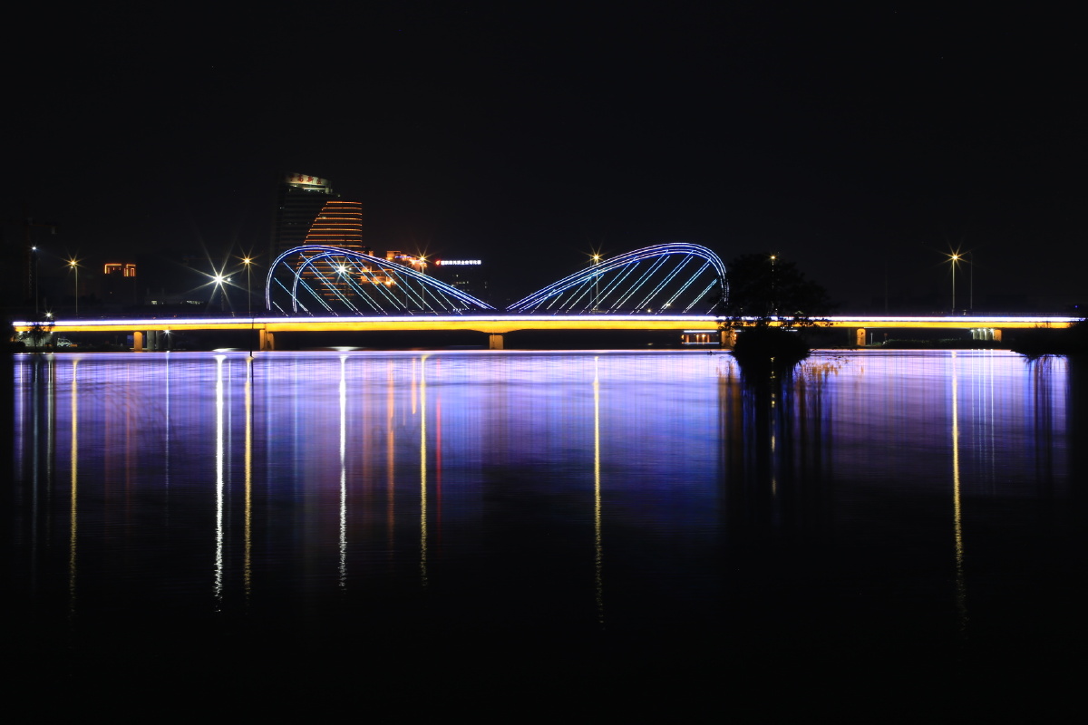 图二:西乡塘蝴蝶桥.