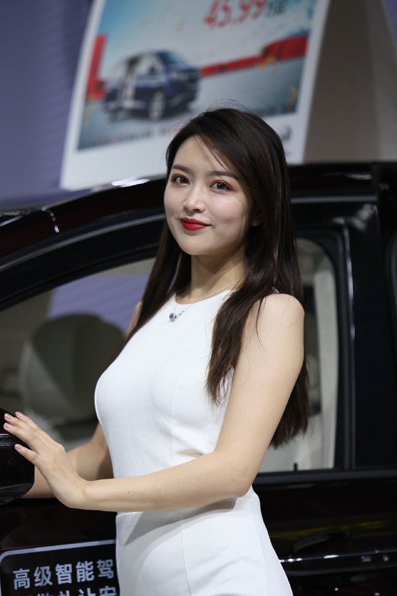 你是全场最靓的车模