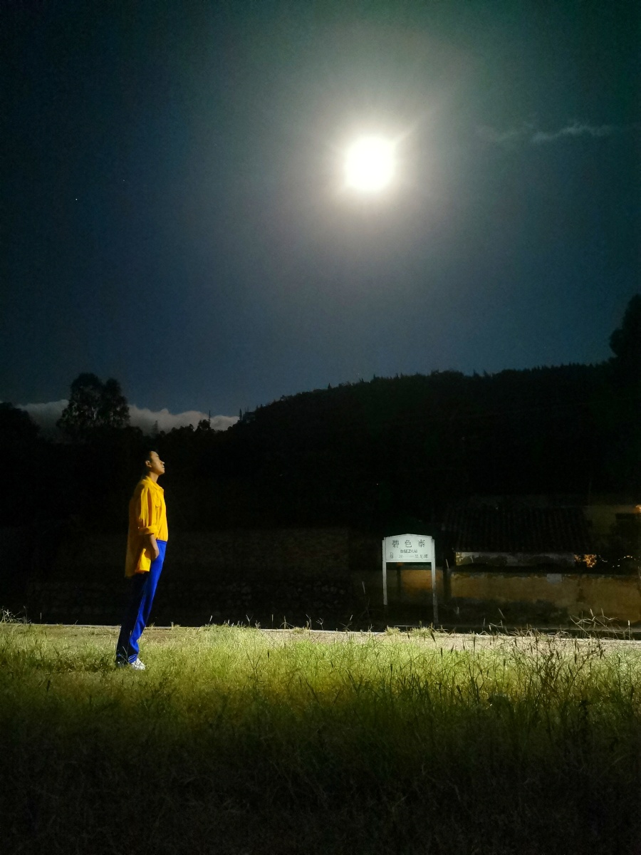 为什么每当人们看着月亮就会有无尽的遐想和思念