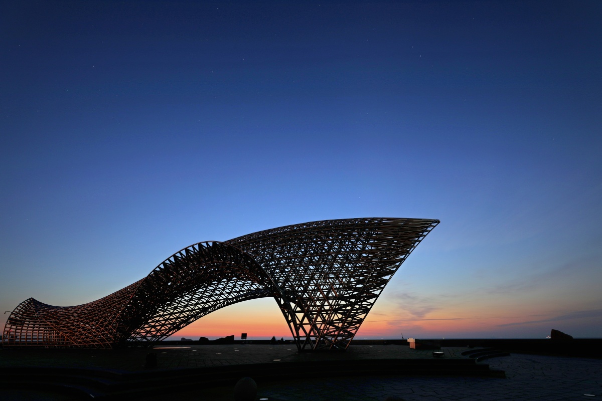 上海浦东临港新片区南汇嘴观海公园司南鱼