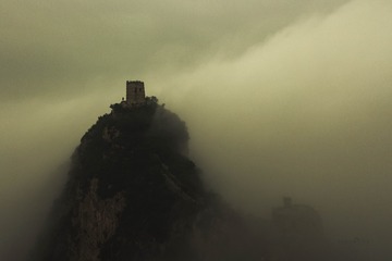 长城    云开雾罩