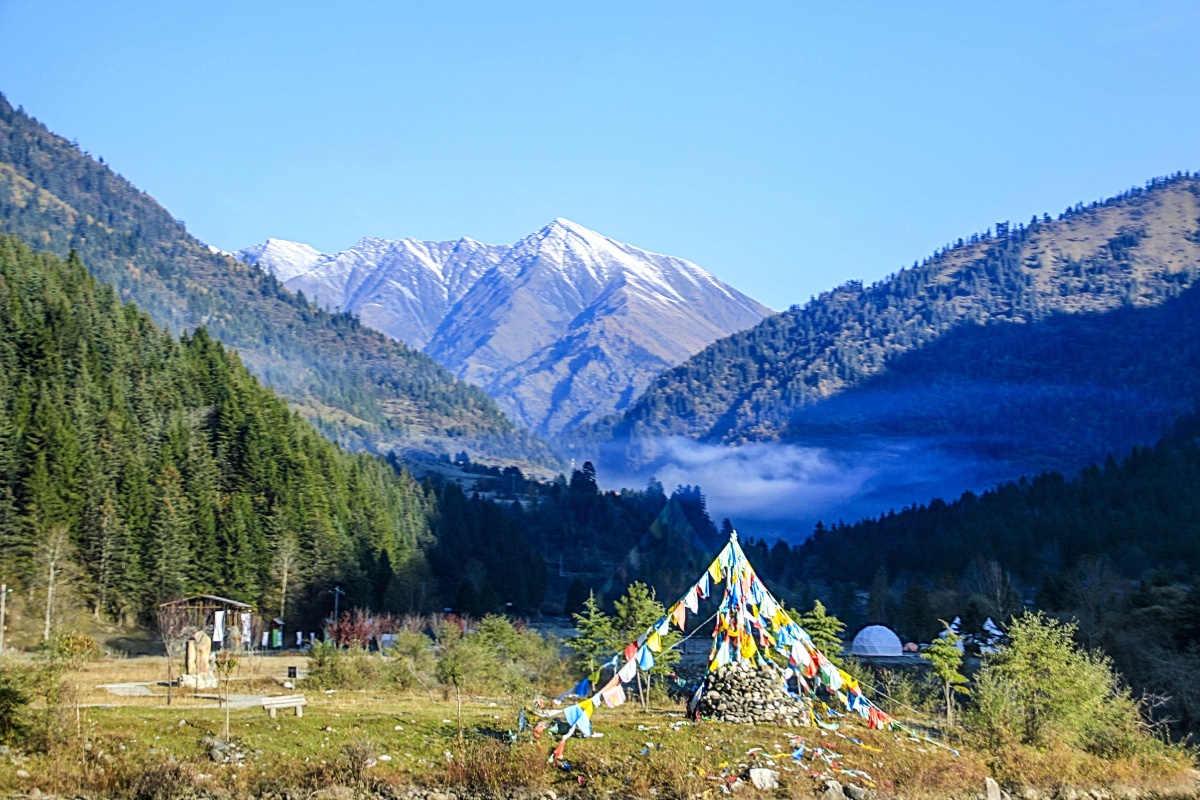 泽娜措位于中国四川阿坝藏族羌族自治州黑水县境内的达古冰川风景区