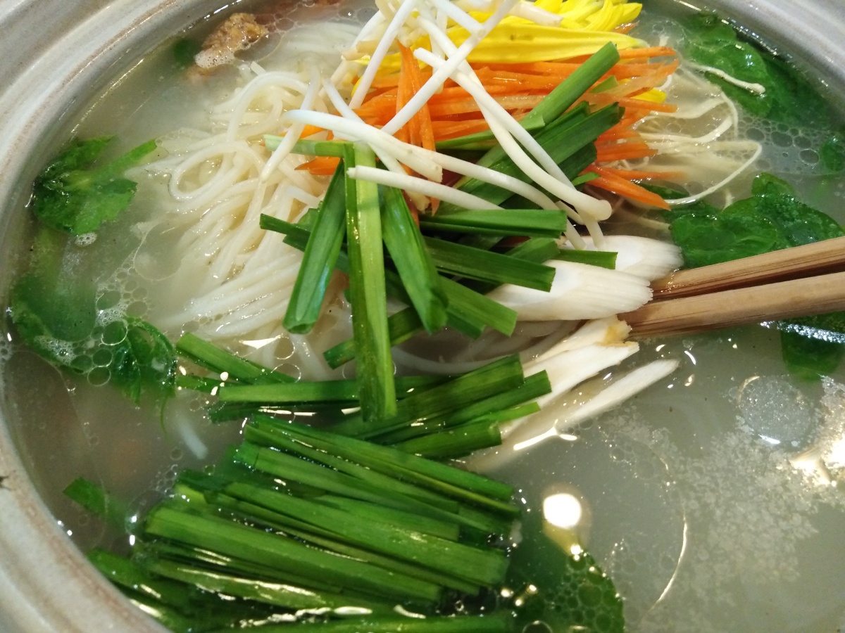 过桥米线摄自云南省腾冲市