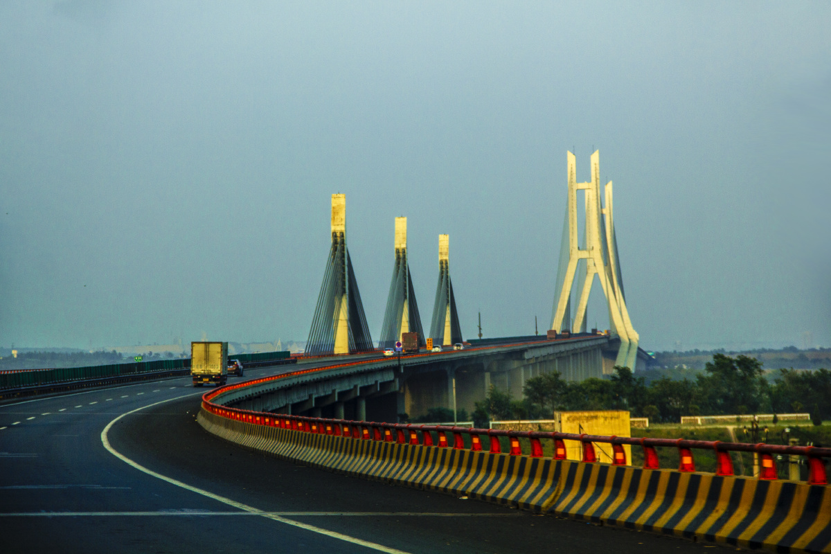 龙门黄河大桥是黄河上跨径最大的斜拉桥号称黄河第一桥也是山西省里程