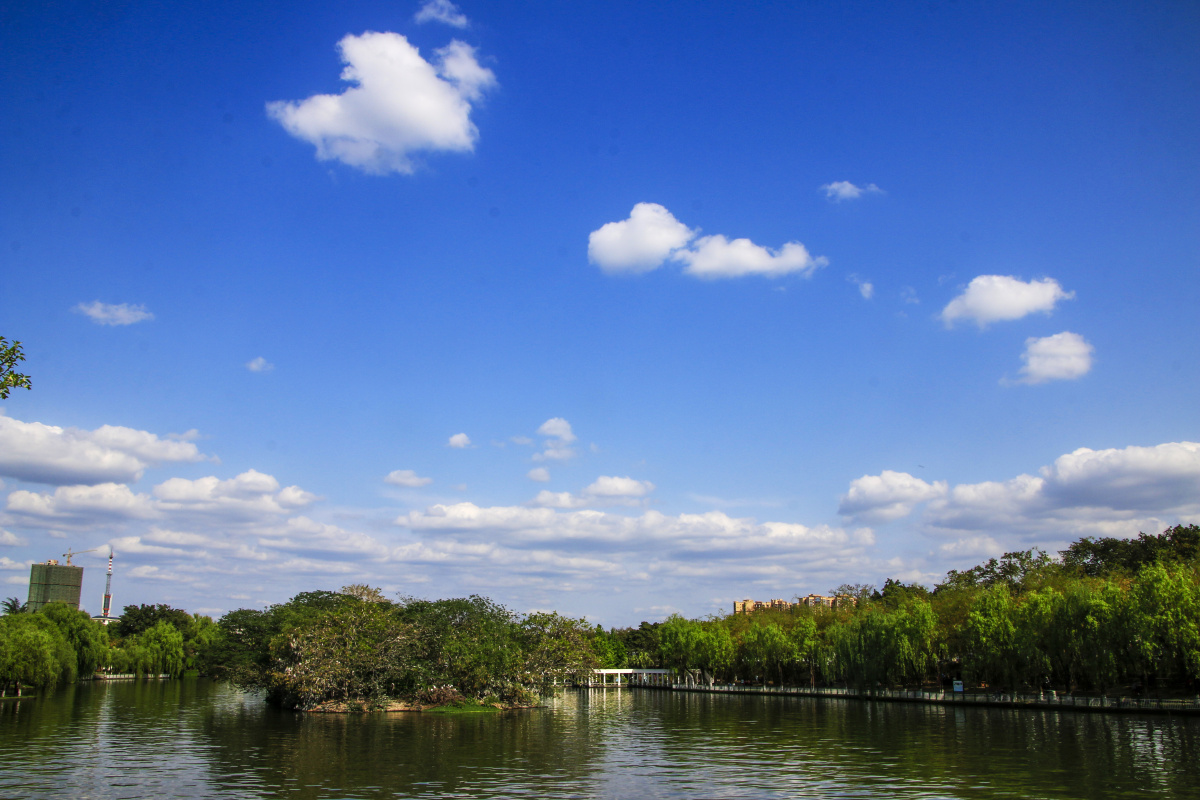 金雁湖位于四川广汉市境内属现代欧式园林格调