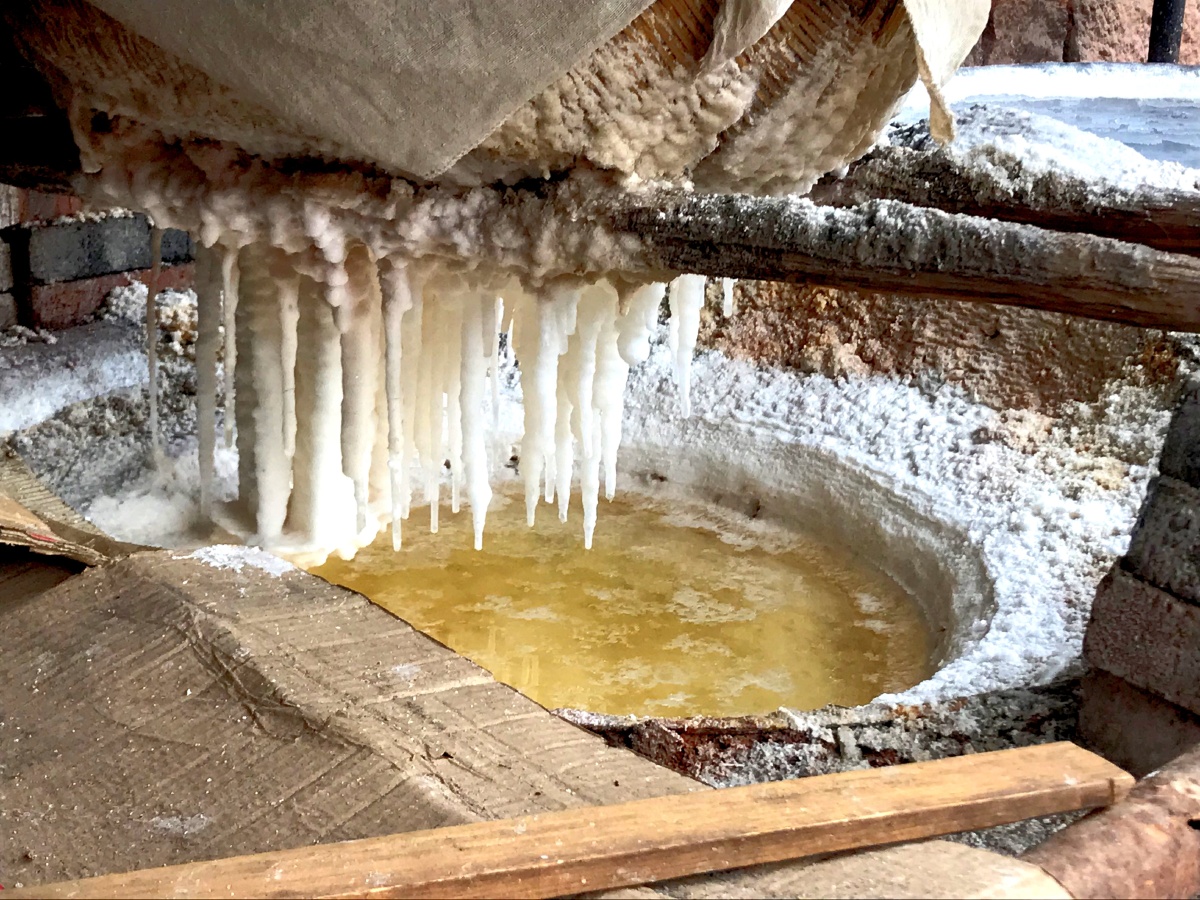 云南诺邓古村落此村落盛产古井盐和诺邓火腿而闻名