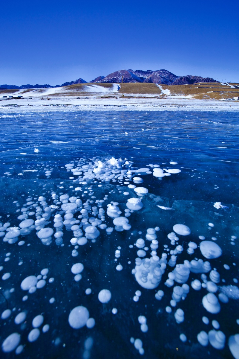 冰泡奇观新疆赛里木湖哈哈