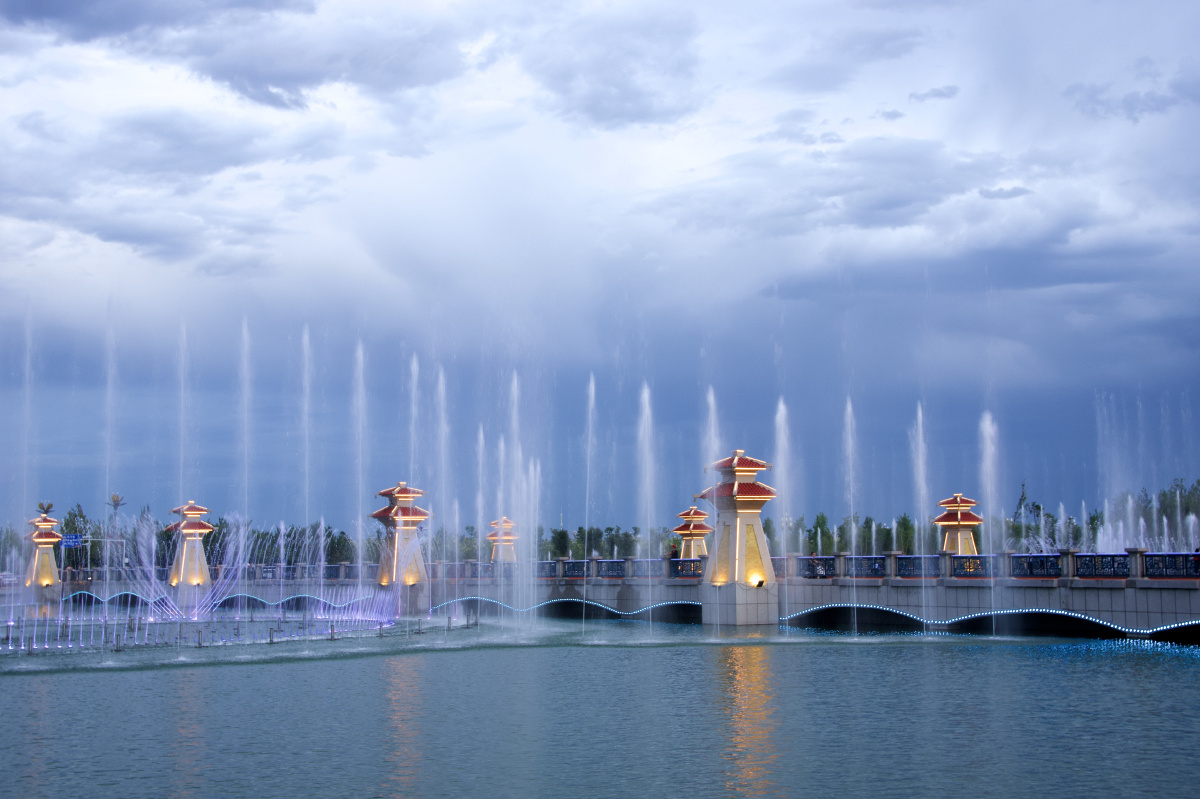 直冲云霄 新疆双河夜色,哈哈