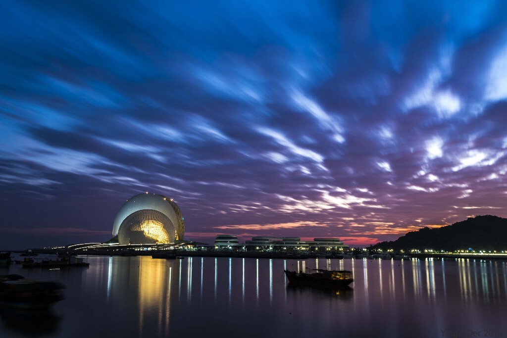 黎明前的珠海歌剧院