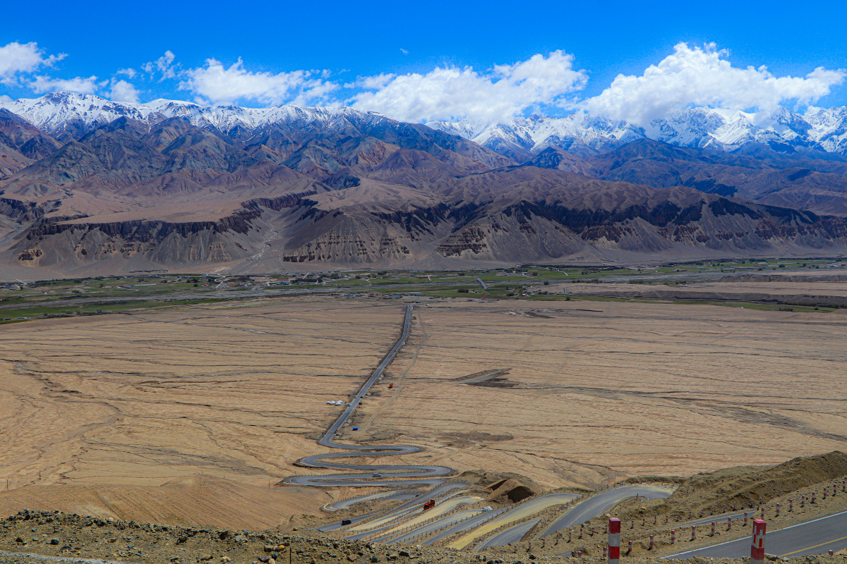从此人生尽是坦途"新疆塔什库尔干盘龙古道,全程600个弯道,公路照片真