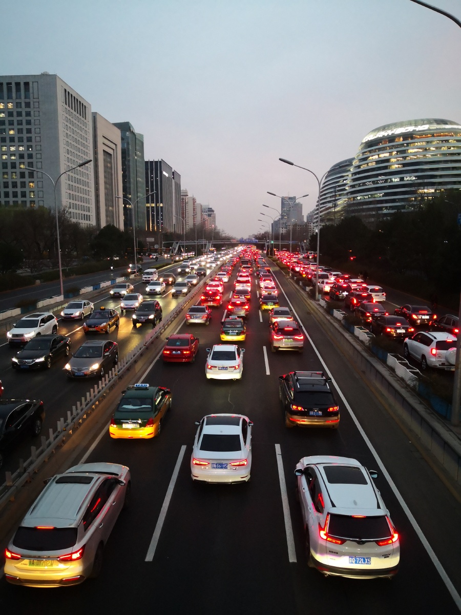 华灯初上的北京城