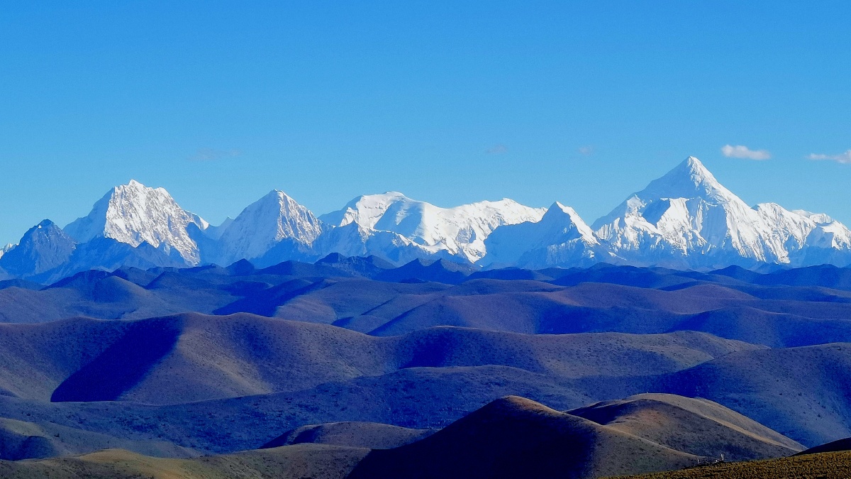 鱼子西川藏线的小众雪山观景台具体位于新都桥镇318国道旁可以导航