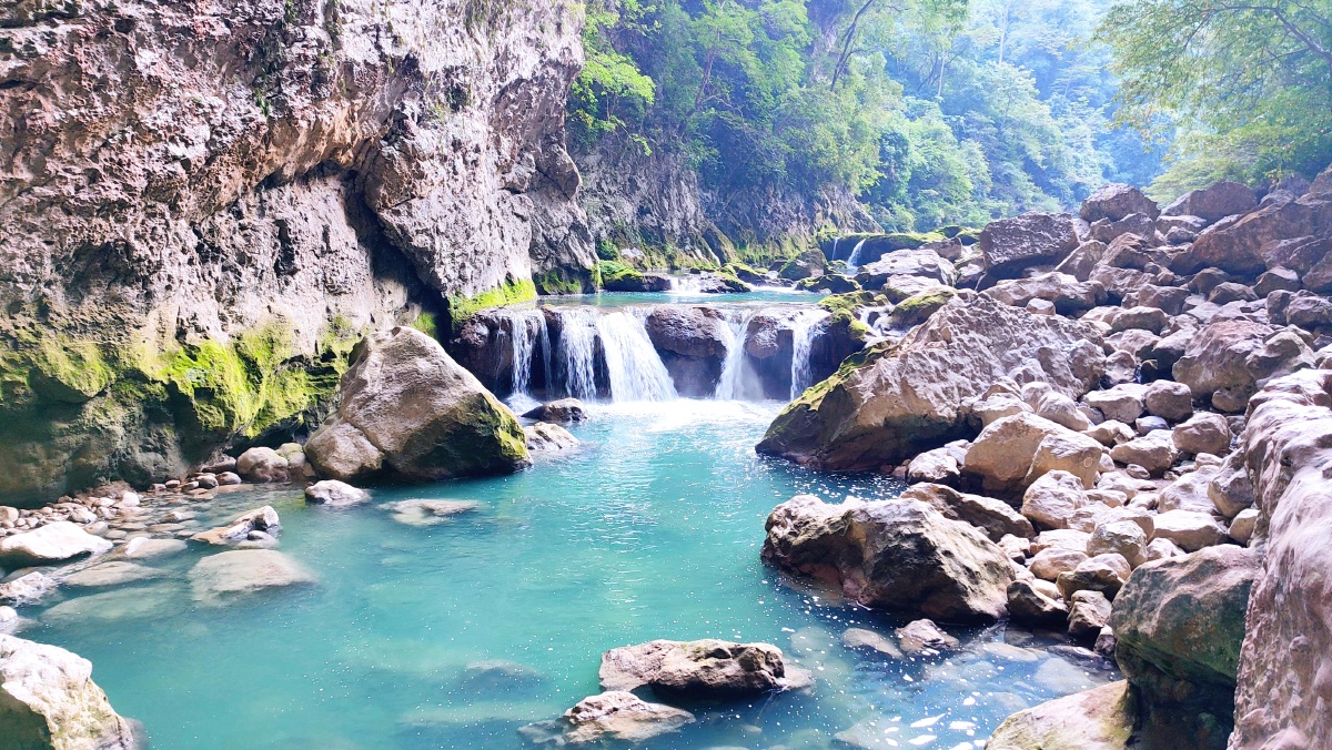 荔波大七孔景区天生桥