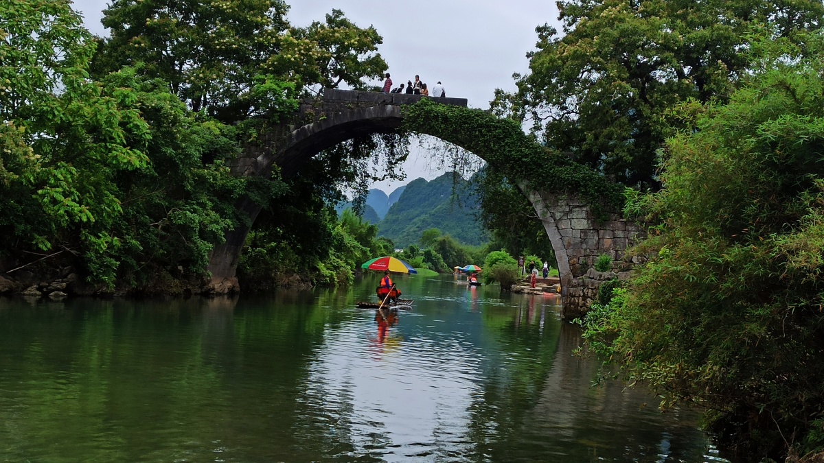 阳朔遇龙河竹筏漂流富里桥