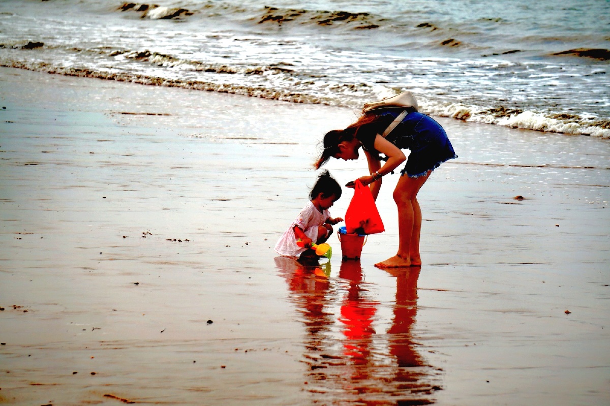 海滩母女