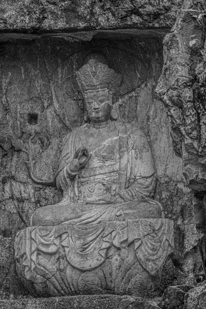 【杭州灵隐飞来峰造像(1)】位于浙江省杭州市的灵隐寺前.