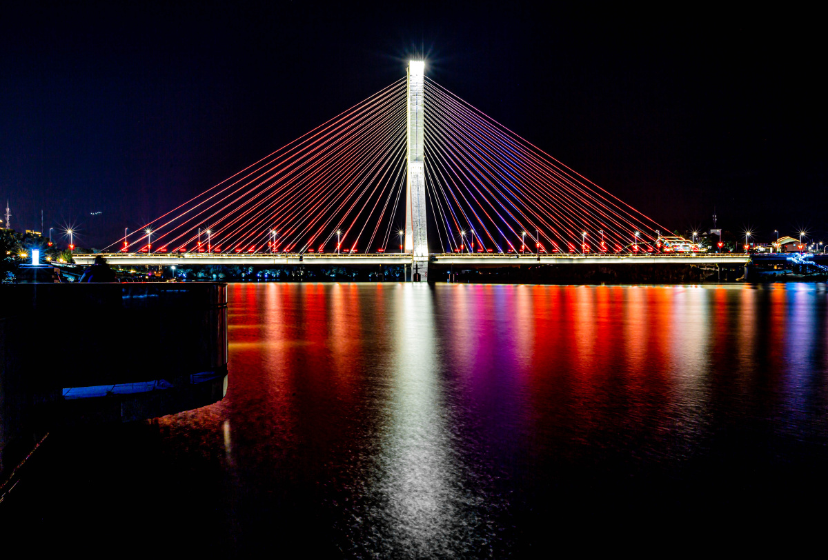 夜已深人未眠南明湖