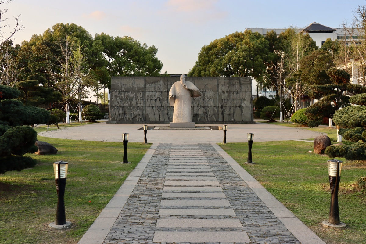 苏州百花洲伍子胥像象天法地相土尝水