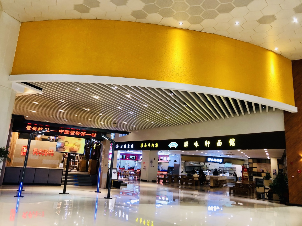 无锡梅村服务区还是很好的超市的会员价和市区物价差不多只需要扫码