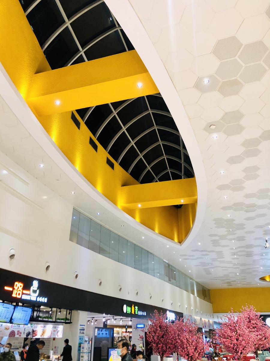 无锡梅村服务区还是很好的超市的会员价和市区物价差不多只需要扫码