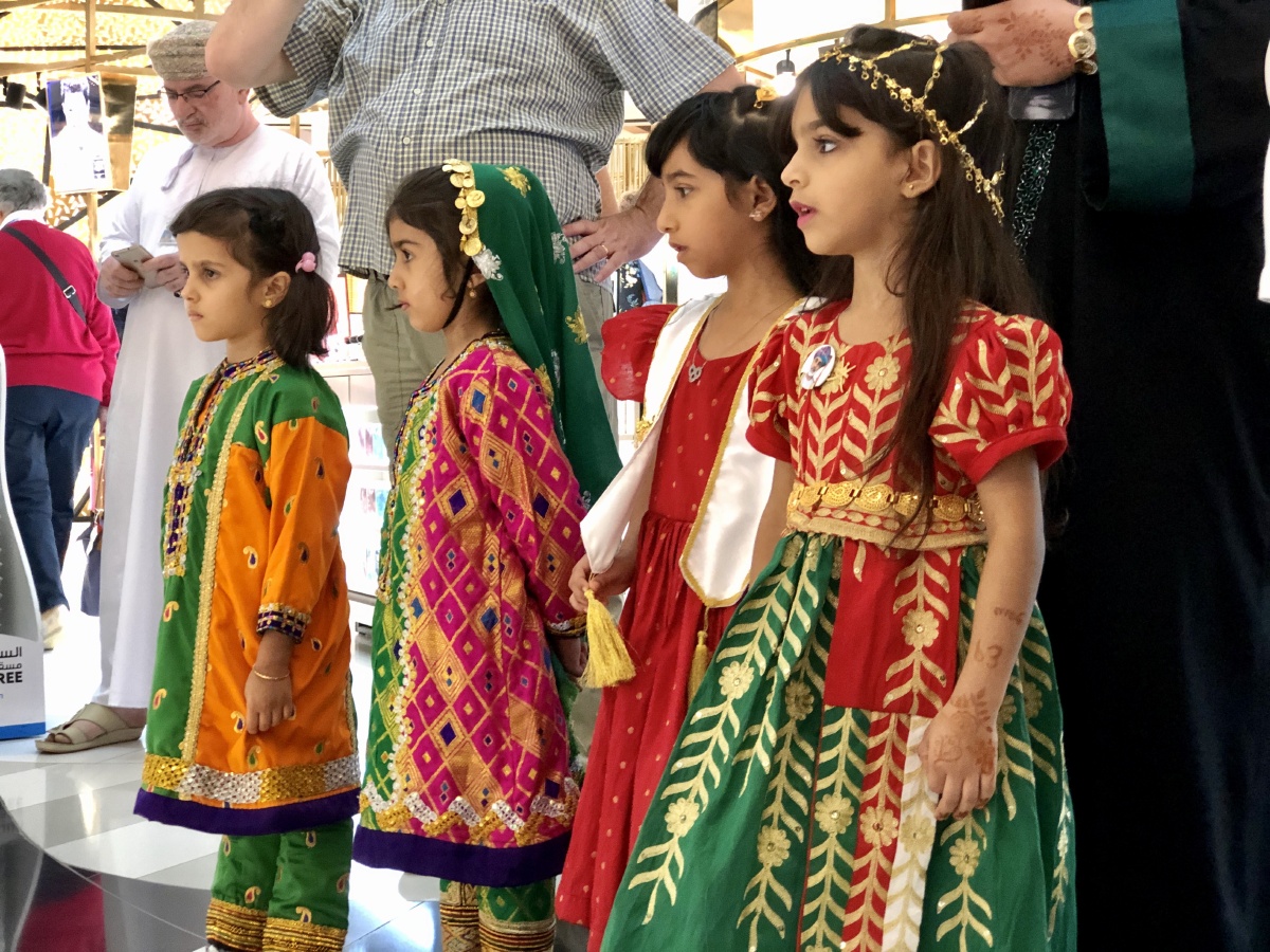 阿曼机场小朋友