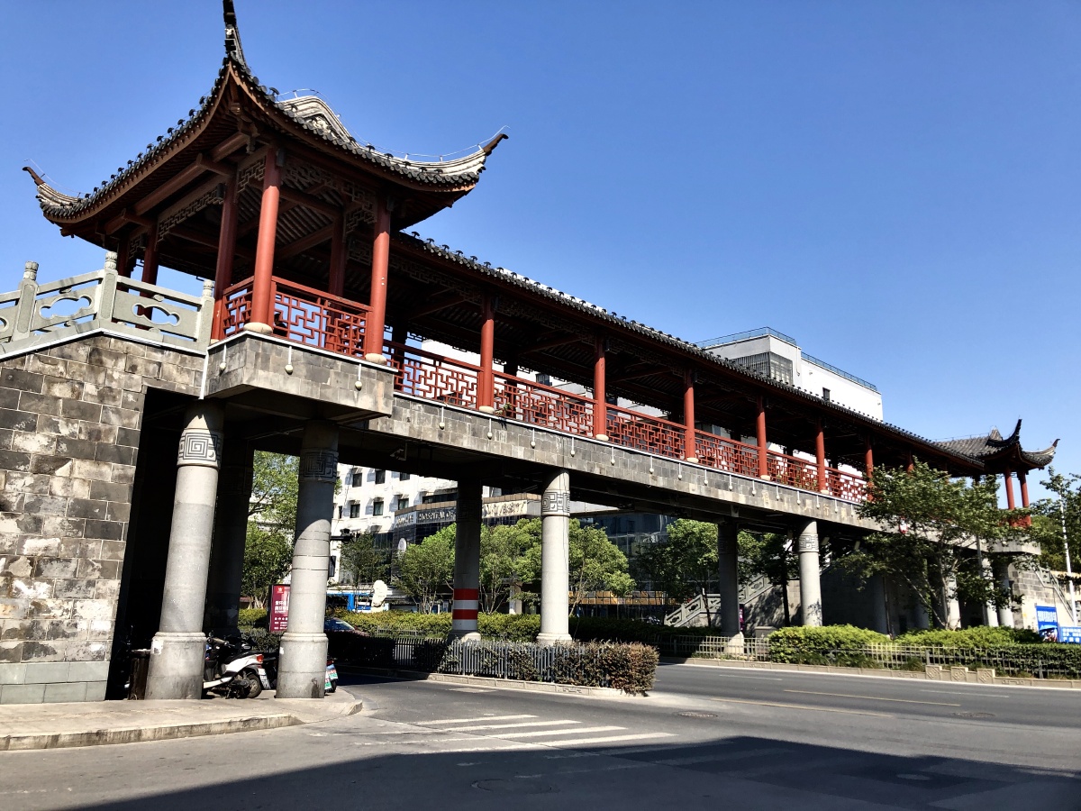苏州最美人行天桥苏州相门人行天桥