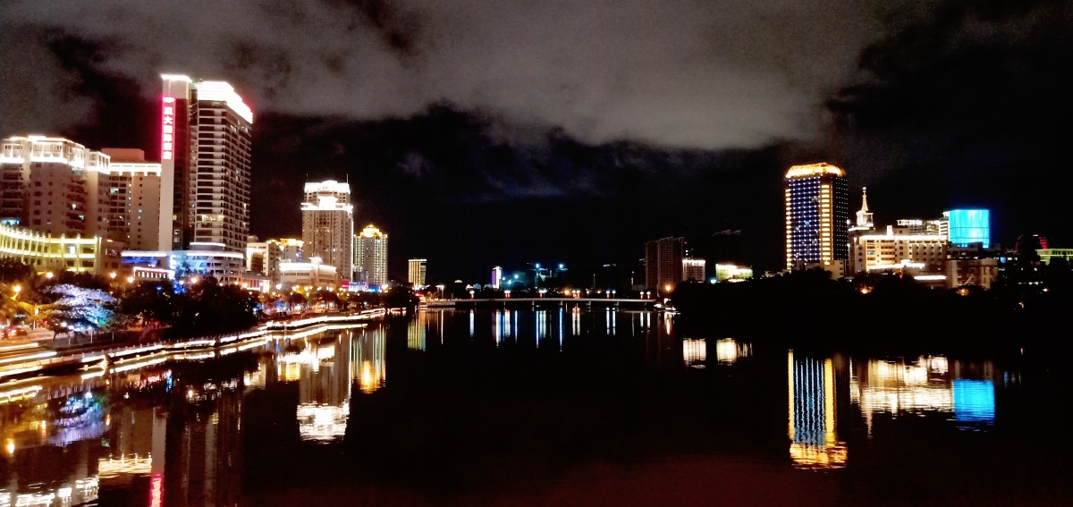 三亚天涯区情人桥附近夜景