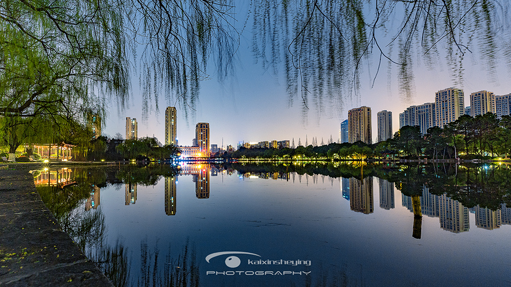 杭州浙大华家池校区夜景