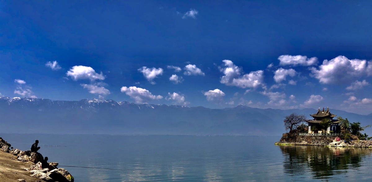 大理小普陀拍下的海天一色