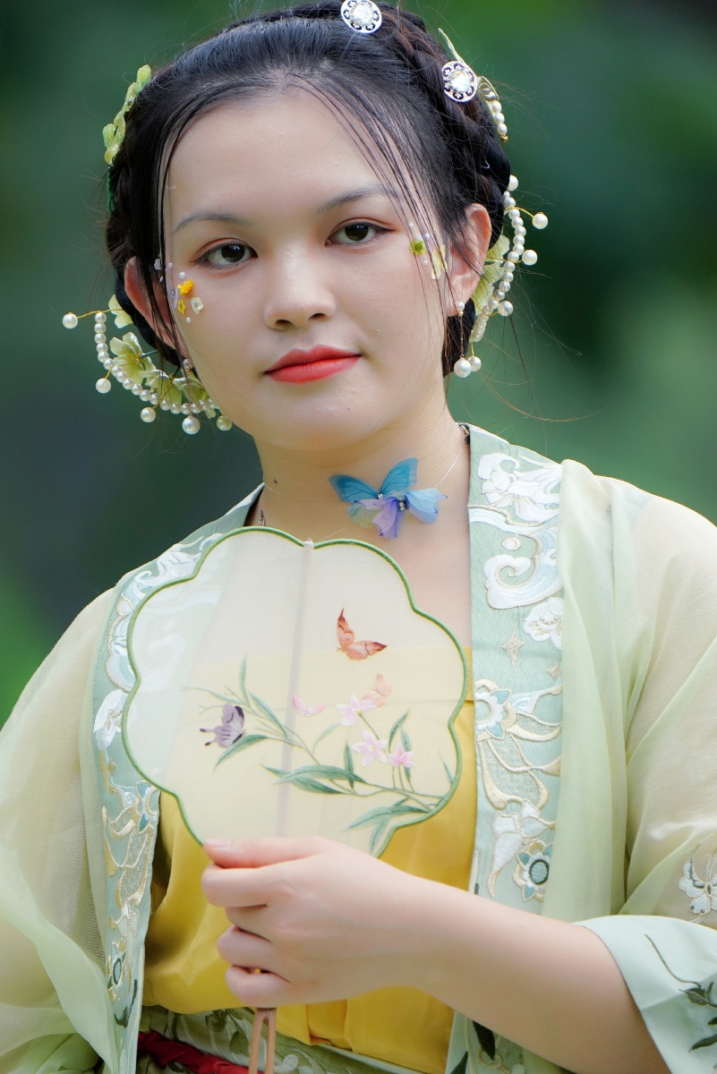 蹭拍唐朝服装美女