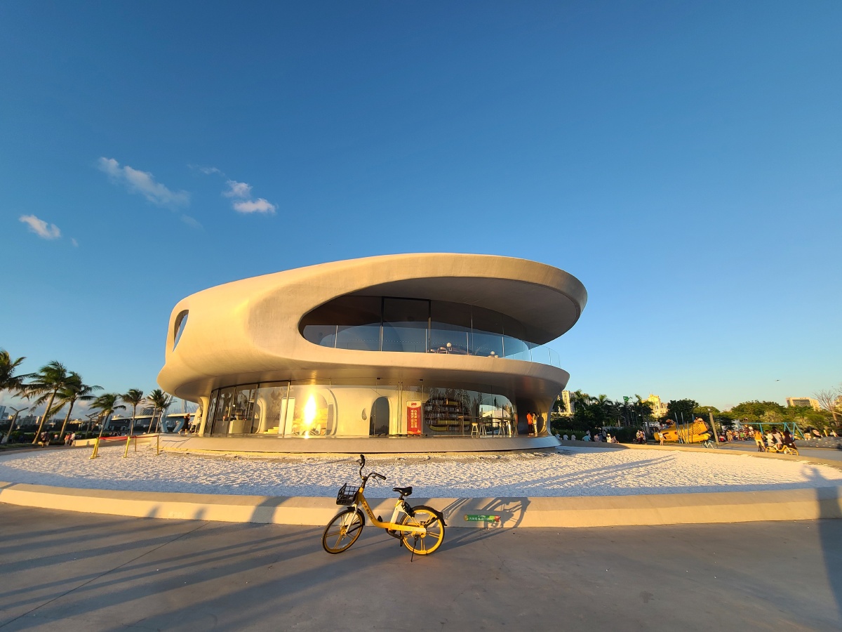 海口网红打卡点美丽的云洞图书馆