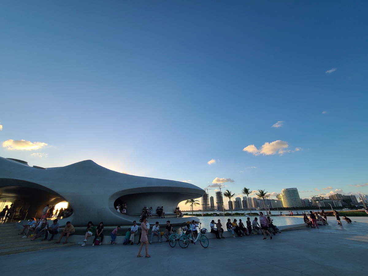 海口网红打卡点美丽的云洞图书馆