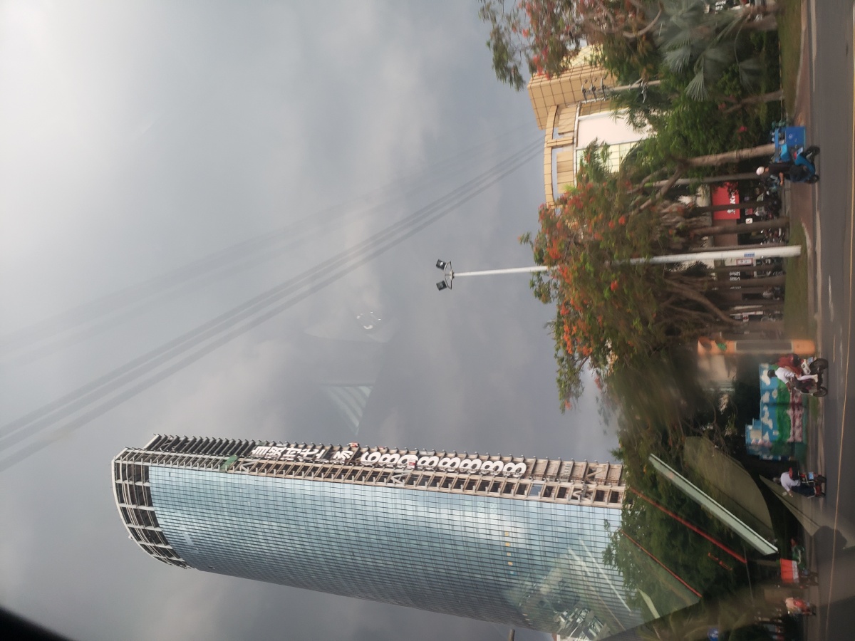 乌云下的海南自贸港时代广场 - 海口楼市观察 - 图虫