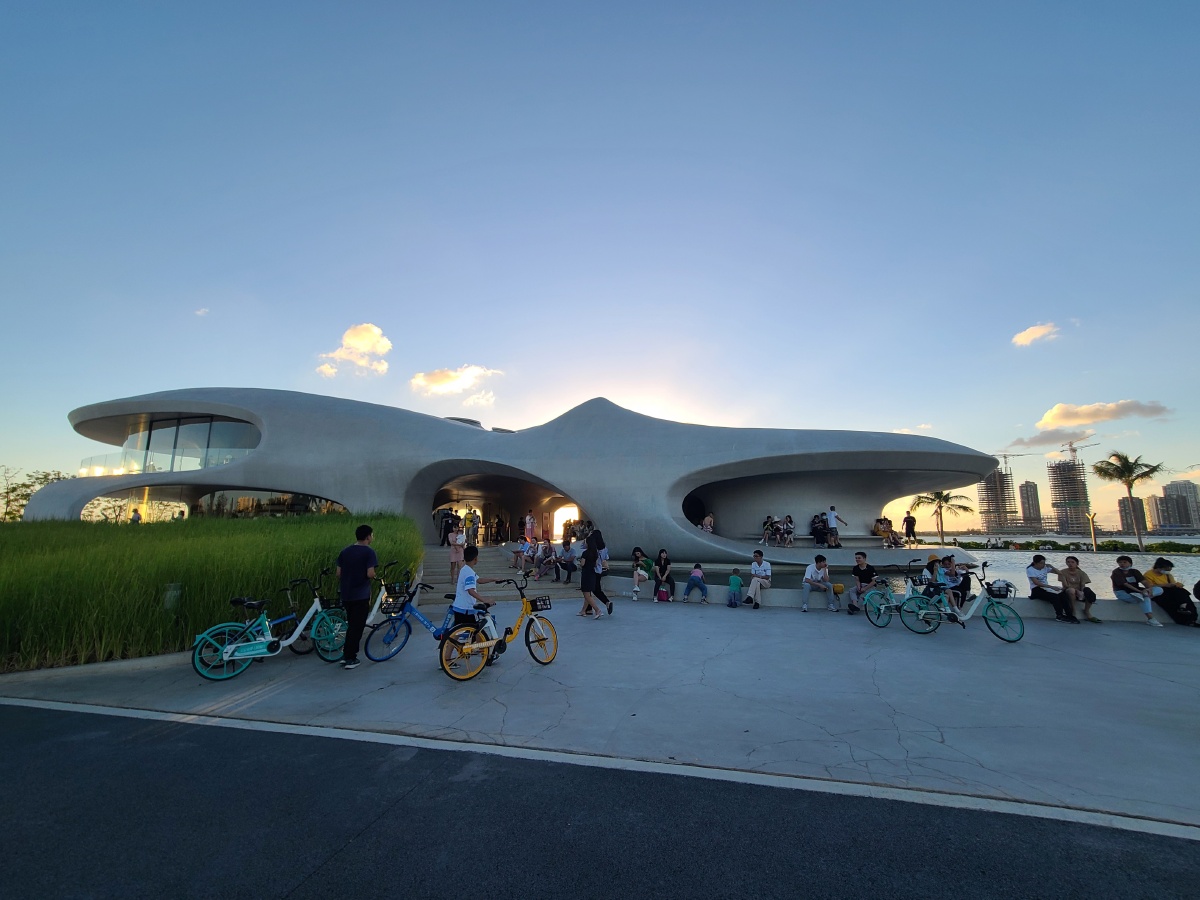 海口网红打卡点美丽的云洞图书馆