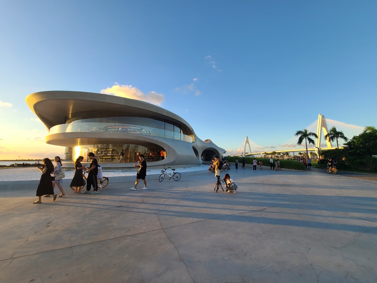 海口网红打卡点美丽的云洞图书馆