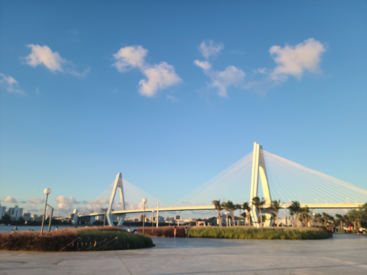 海口网红打卡点美丽的云洞图书馆