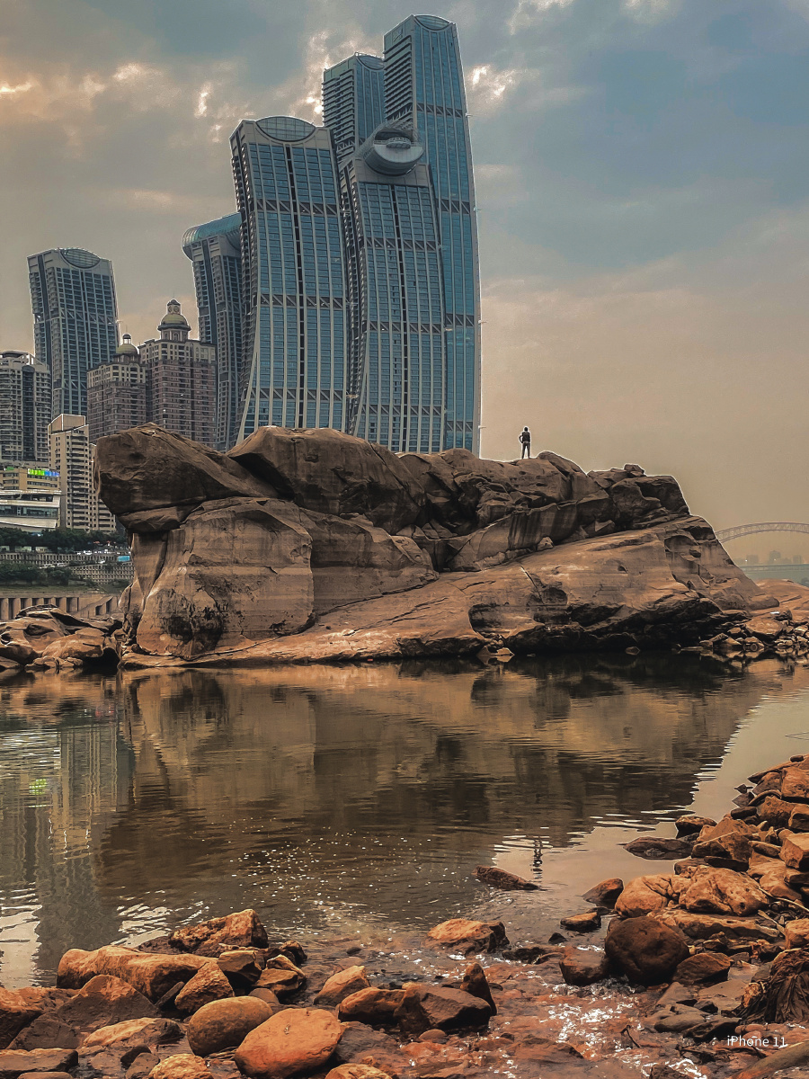 重庆乌龟石龙门浩月