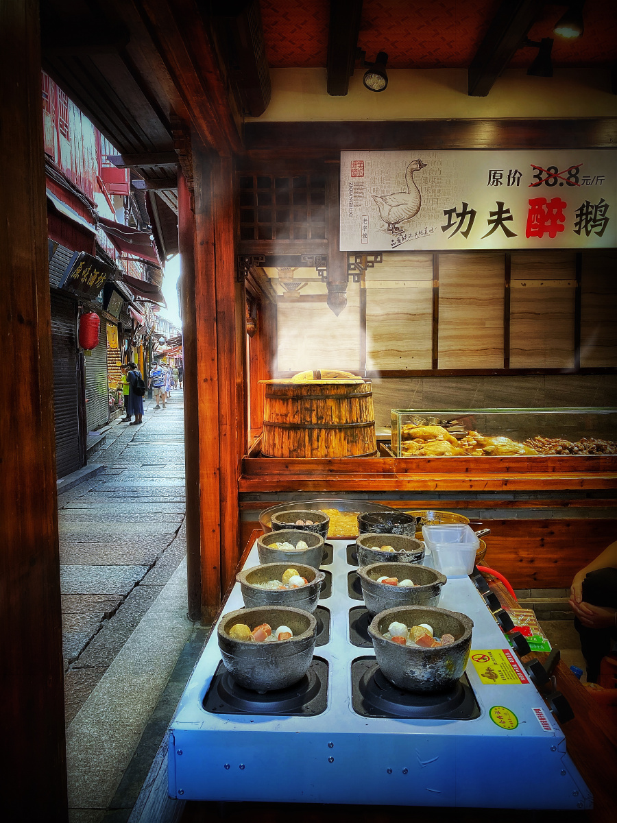 朱家角古镇的小吃还算各有特色