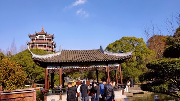 946477