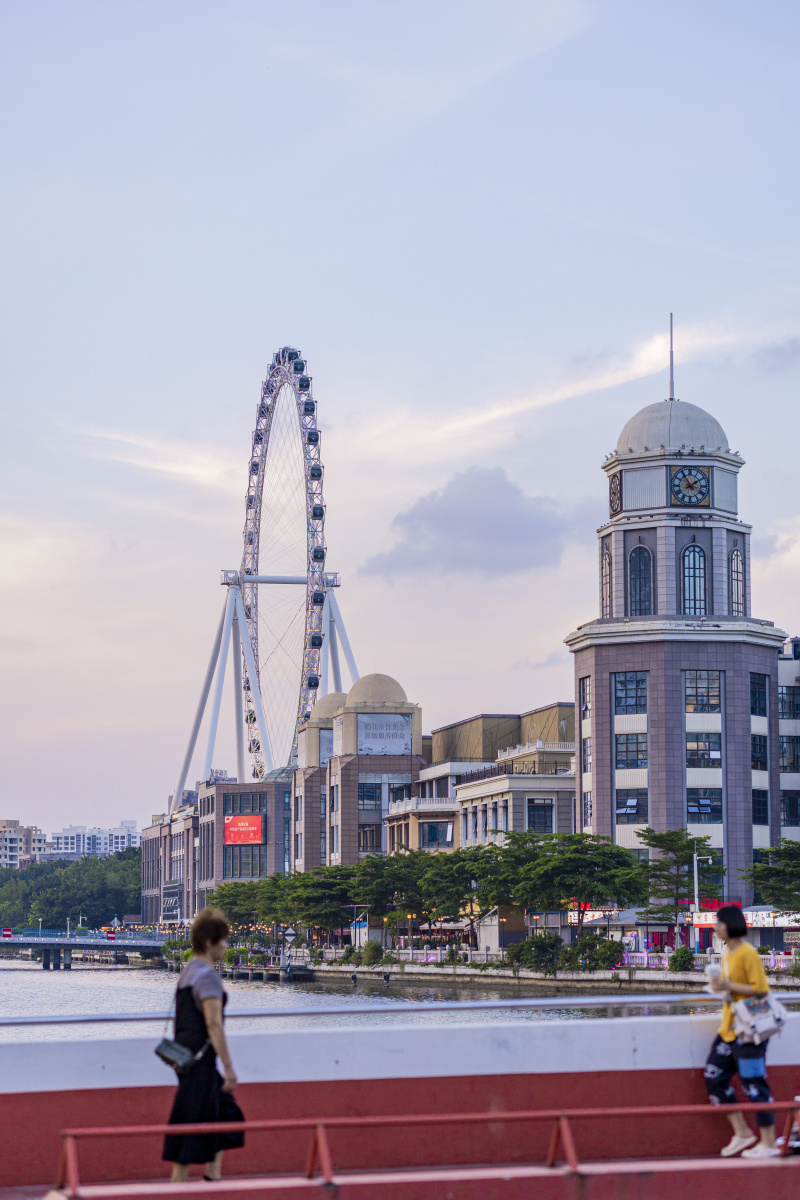 兴中广场,幻彩摩天轮.