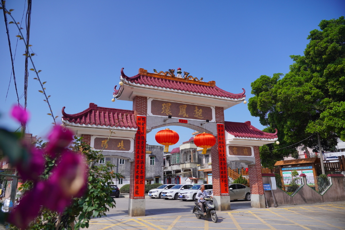 中山大涌镇起凤环村门楼超长对联